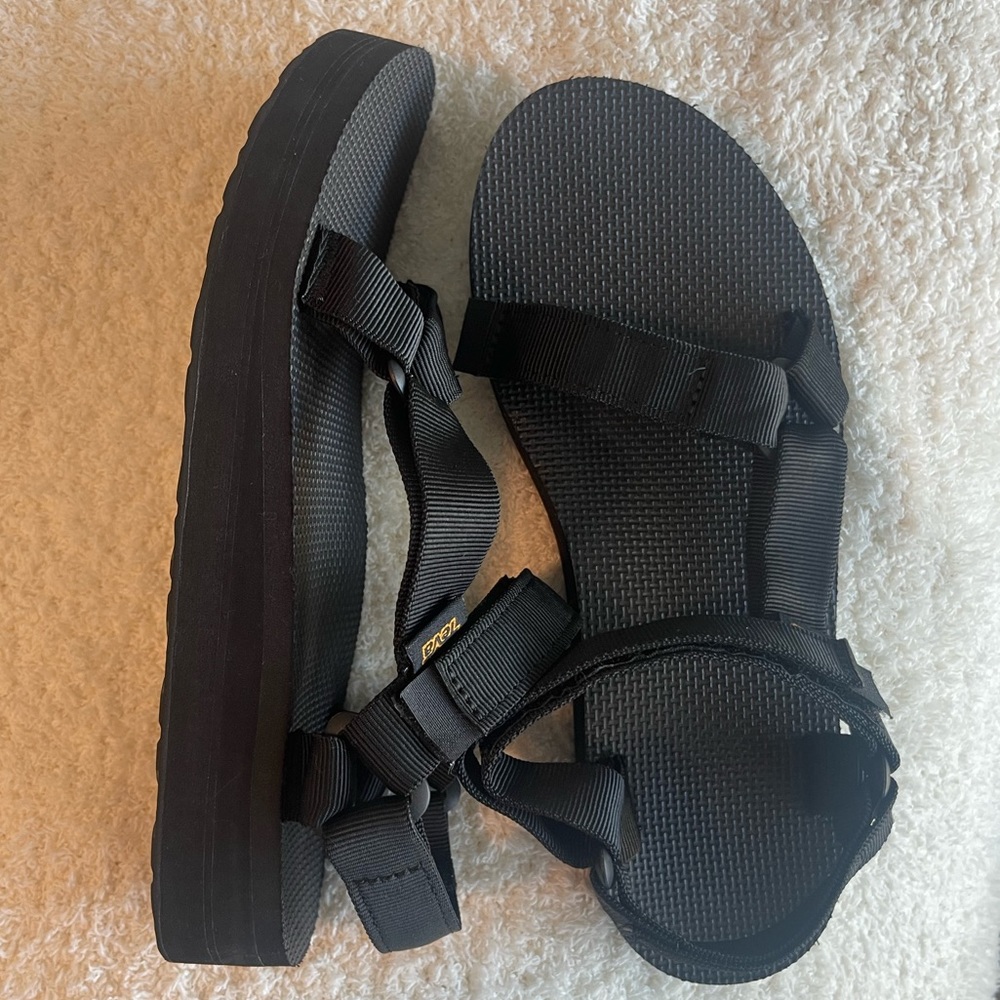 Teva Midform Universal size 9